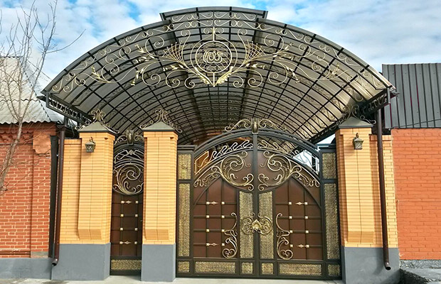 Купить или заказать ворота для дома с навесом - стильные и надежные решения для вашего участка в Междуреченске от 41858 руб | ВоротМастер-Мжд